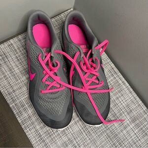 Women’s Nike Training Athletic Sports Shoes Flex TR 6 Gray Pink Size 10 Sneaker
